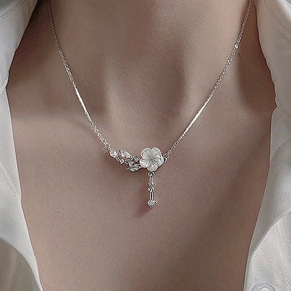 Pure Silver Flower Necklace - Amyris London