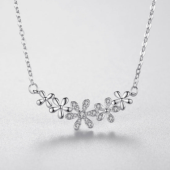 Sterling Silver Daisy Pendant Necklace - Amyris London