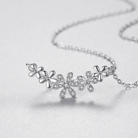 Sterling Silver Daisy Pendant Necklace - Amyris London